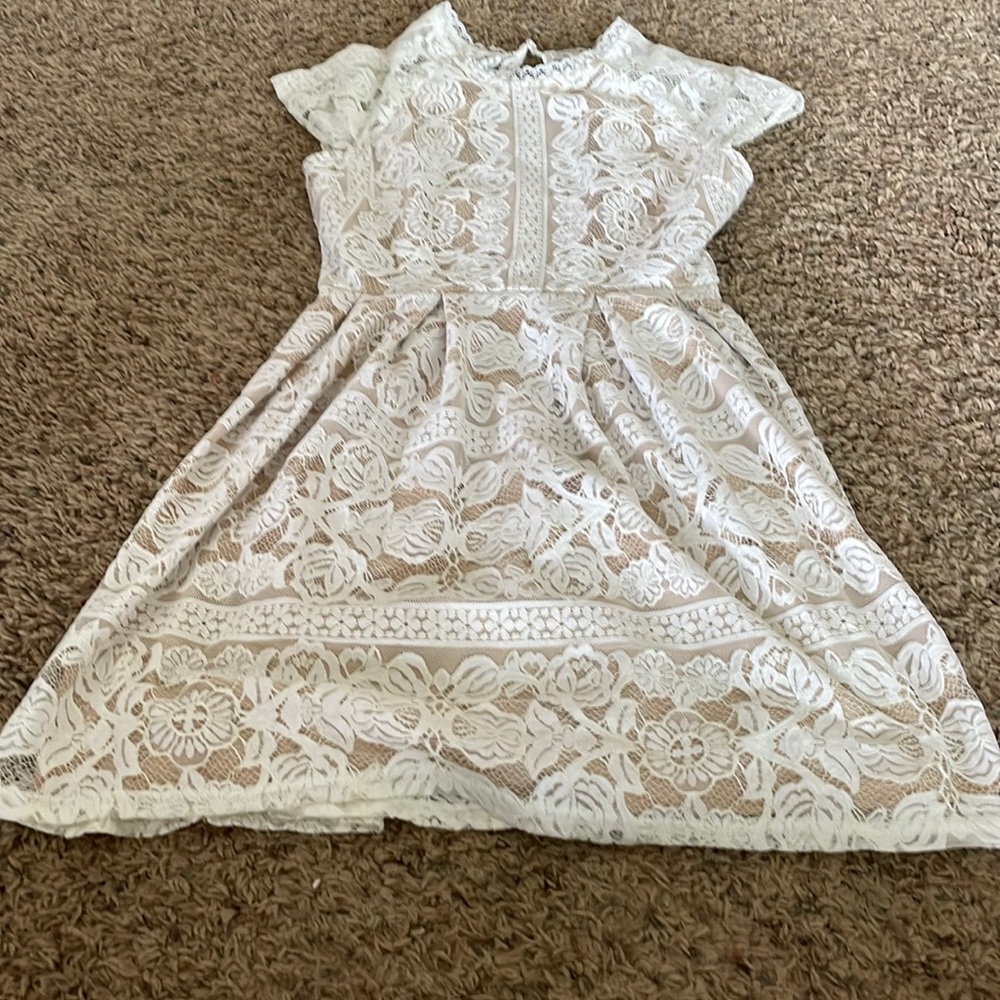 Small lace Francesca’s dress